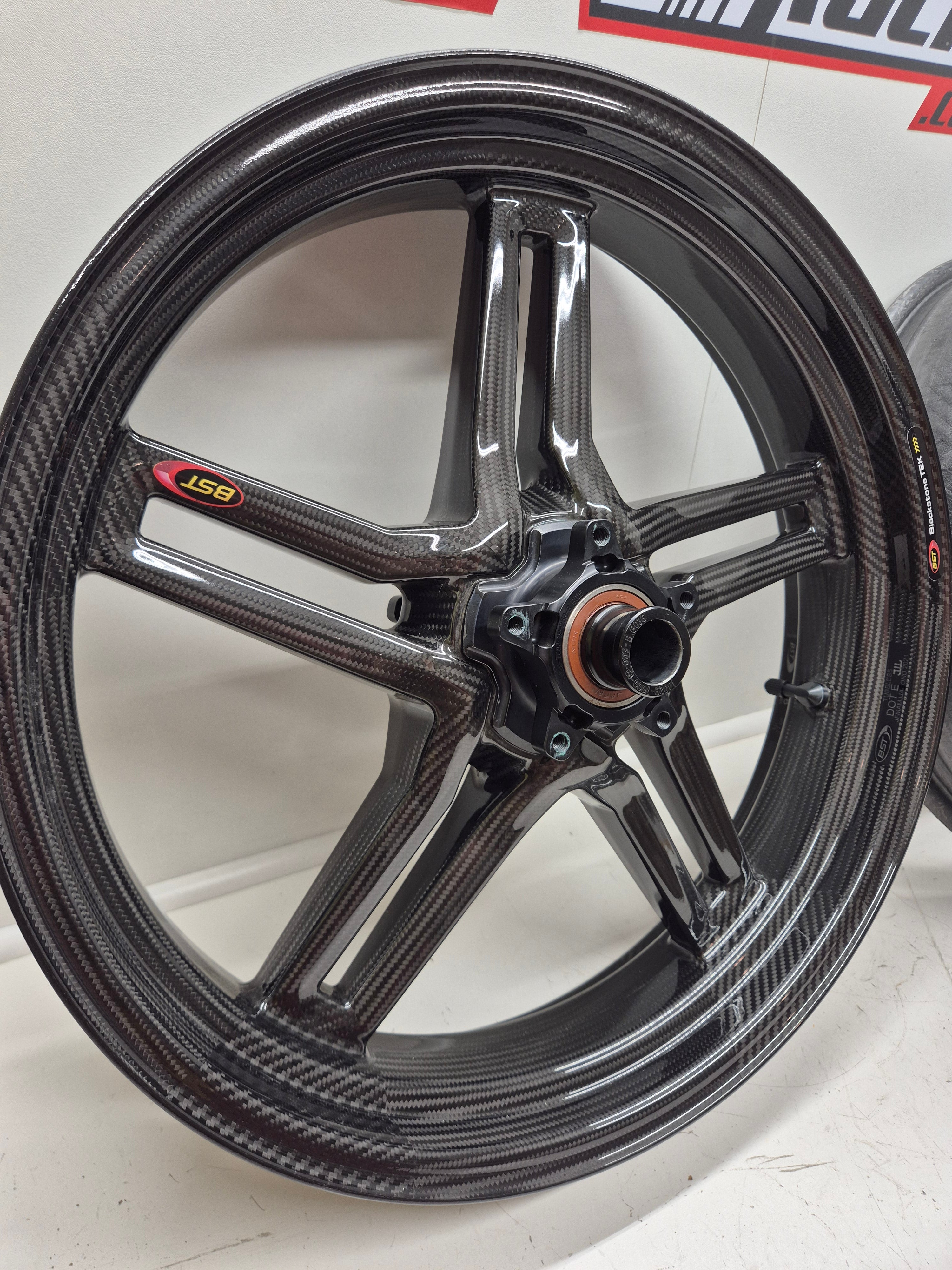 Paire de jantes / roues en carbone BST - Ducati Panigale 1199 / 1299 / V4