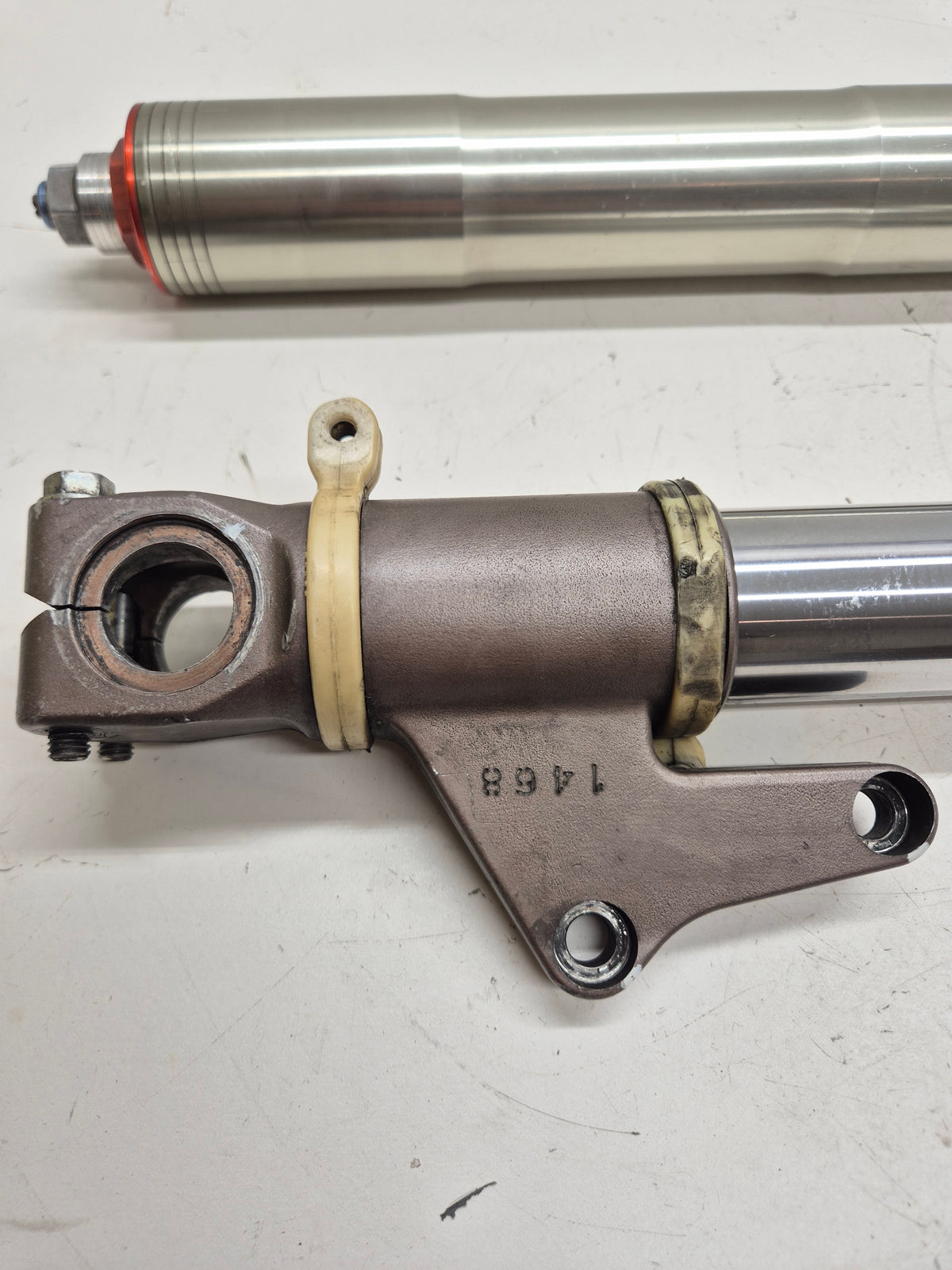 Paire de bras de fourche Ducati 748