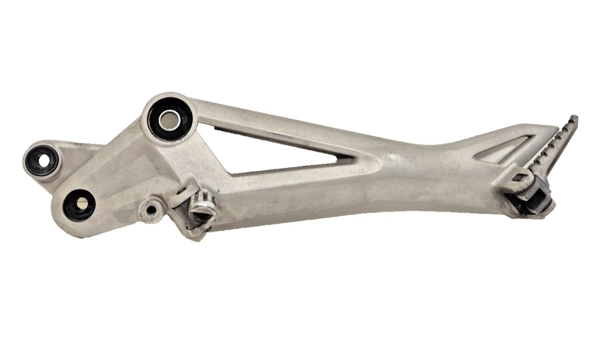 Platine repose pieds gauche Ducati Monster 696 / 796 / 1100 82411451B