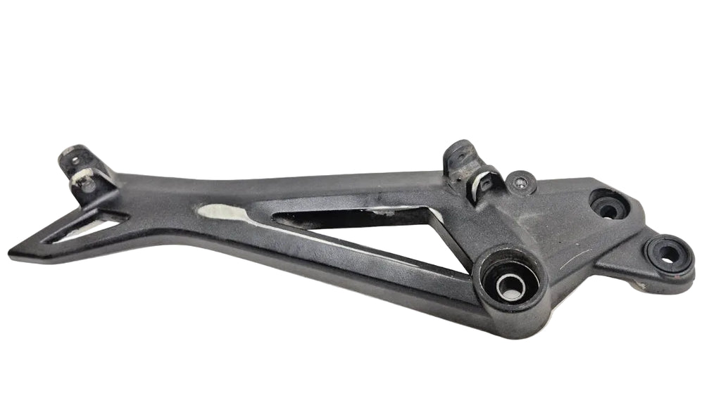 Platine repose pieds gauche Ducati Monster 696 / 796 / 1100 82411451C