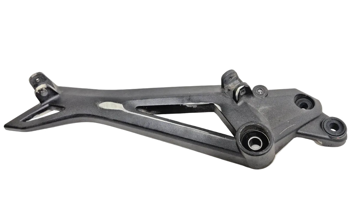 Platine repose pieds gauche Ducati Monster 696 / 796 / 1100 82411451C