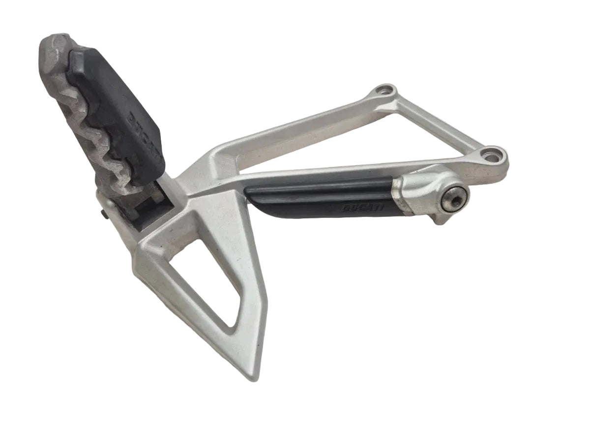 Platine repose pieds arrière gauche Ducati Multistrada 1200 2010-2014 82411703AA