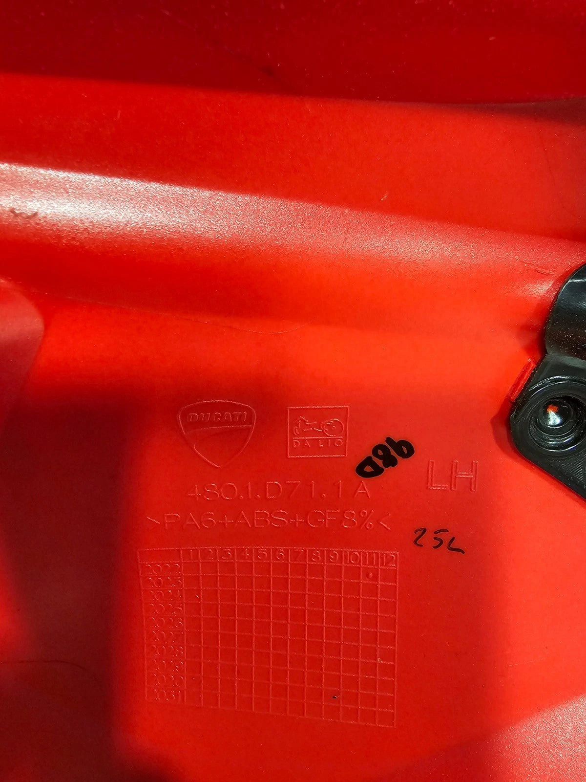 Carénage réservoir gauche Ducati Streetfighter V4 S 2023-2024