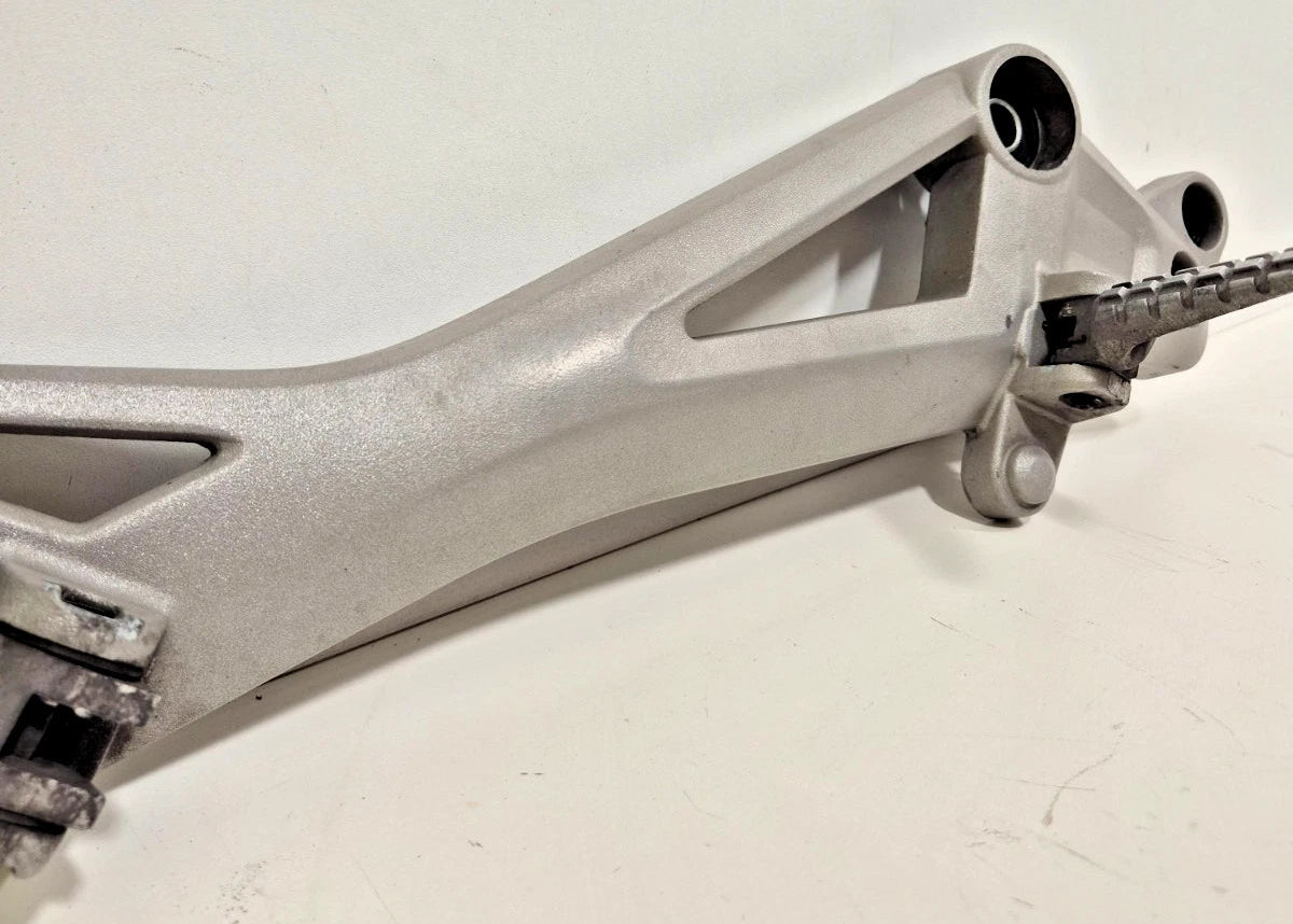 Platine repose pieds droite Ducati Monster 696 / 796 / 1100 82411441B