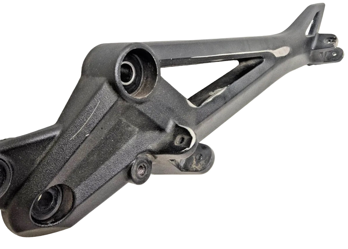 Platine repose pieds gauche Ducati Monster 696 / 796 / 1100 82411451C