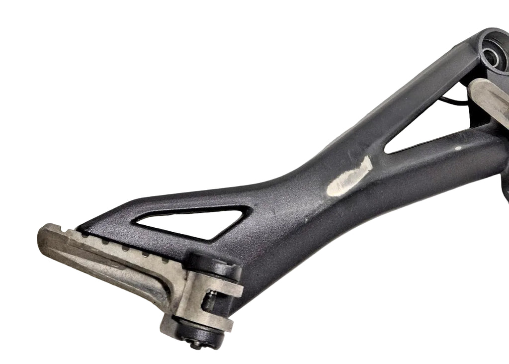 Platine repose pieds droite Ducati Monster 696 / 796 / 1100 82411441C