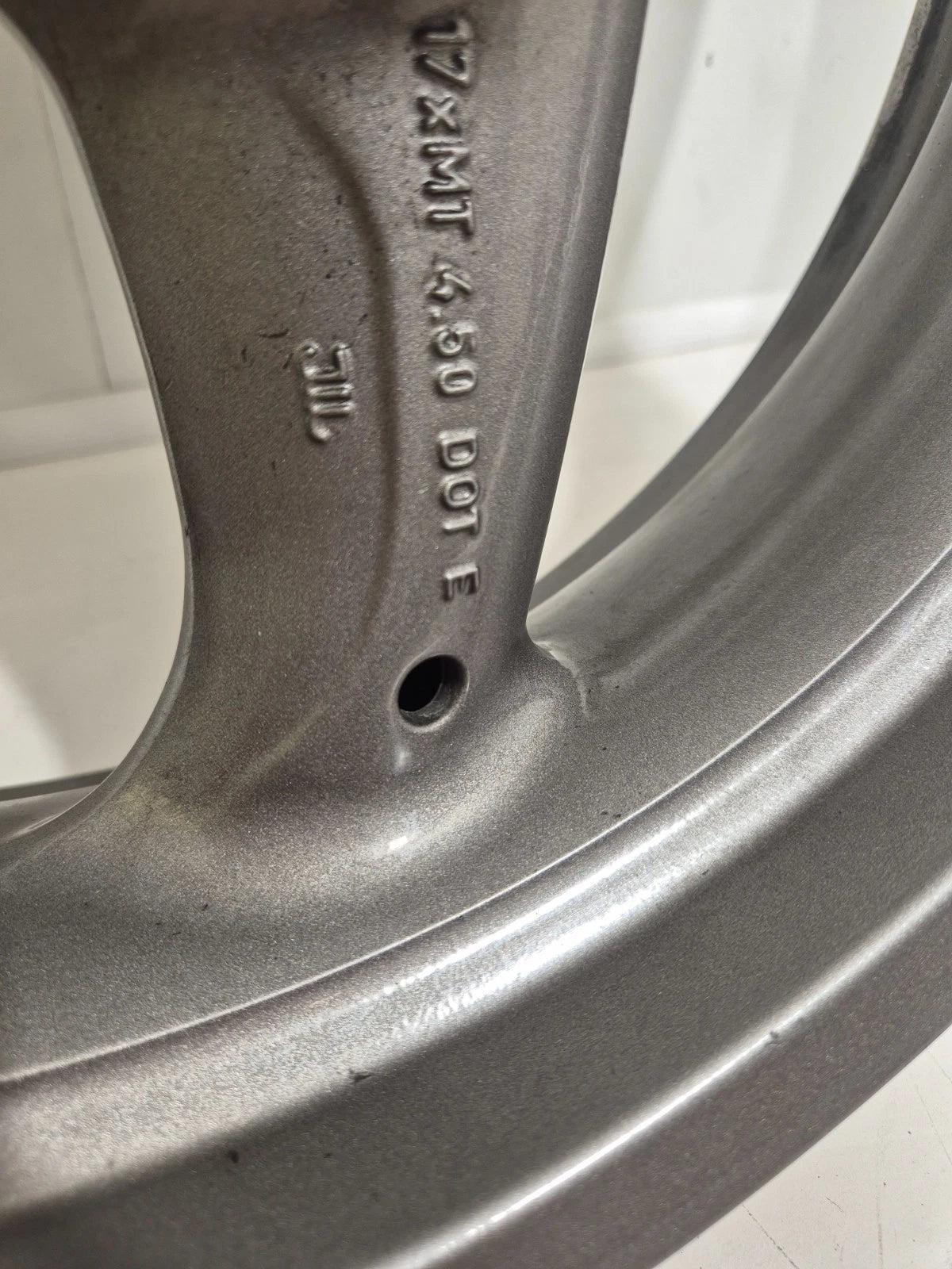 Jante / roue arrière Ducati Monster / Supersport 400 / 600 / 620 / 750