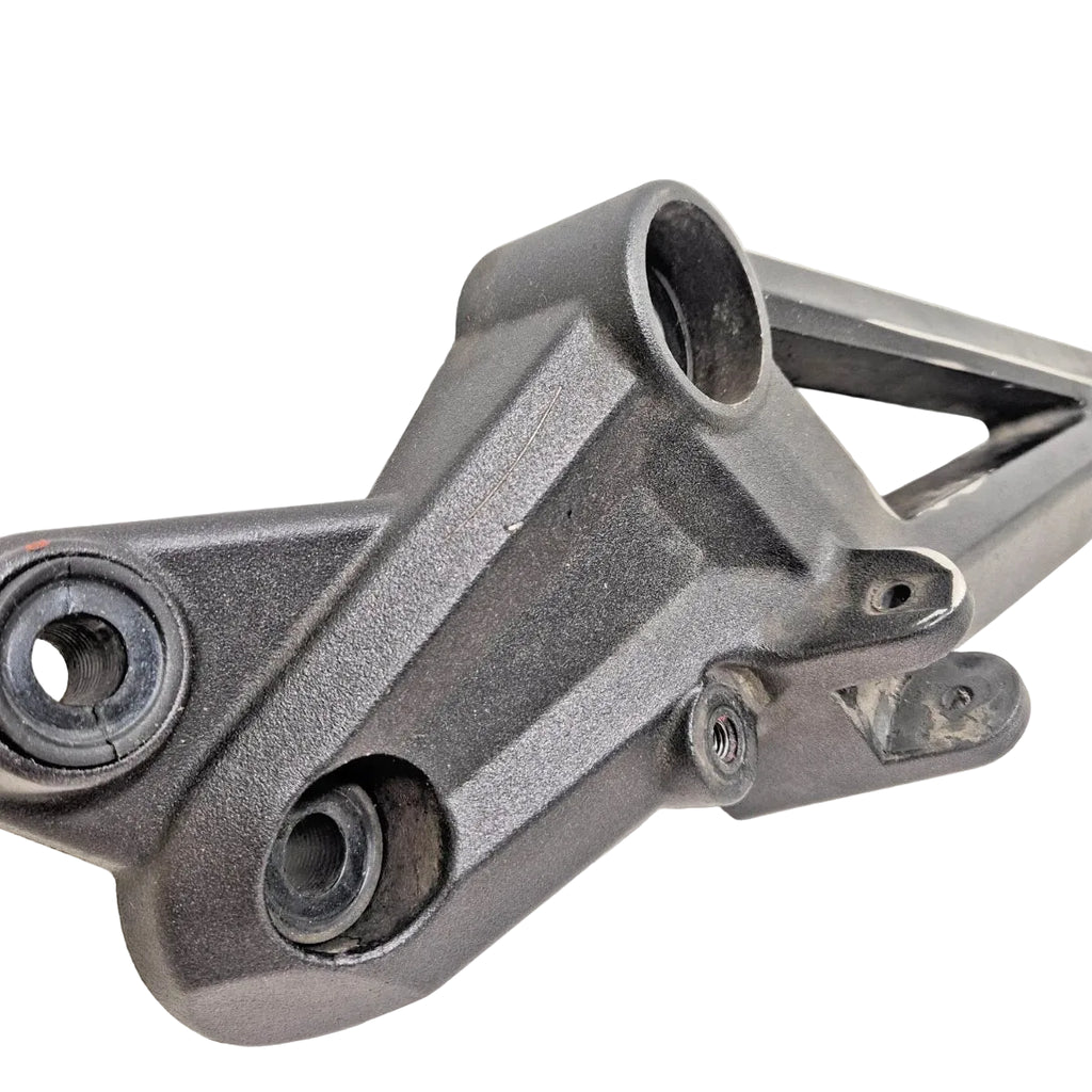 Platine repose pieds gauche Ducati Monster 696 / 796 / 1100 82411451C
