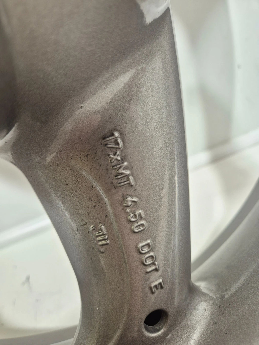 Jante / roue arrière Ducati Monster / Supersport 400 / 600 / 620 / 750