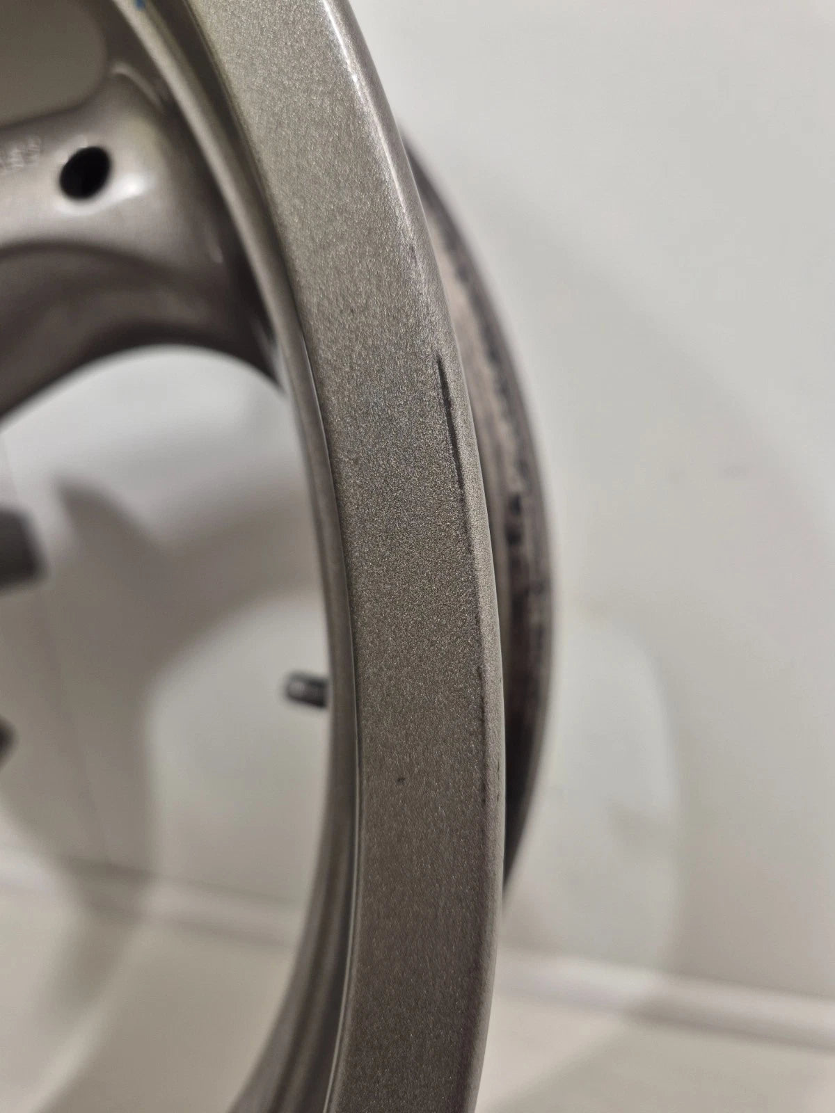 Jante / roue arrière Ducati Monster / Supersport 400 / 600 / 620 / 750