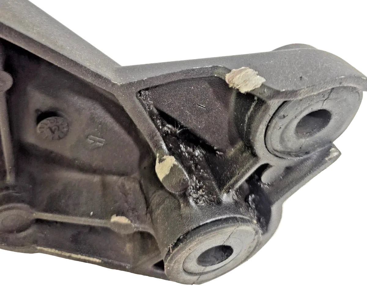 Platine repose pieds gauche Ducati Monster 696 / 796 / 1100 82411451C