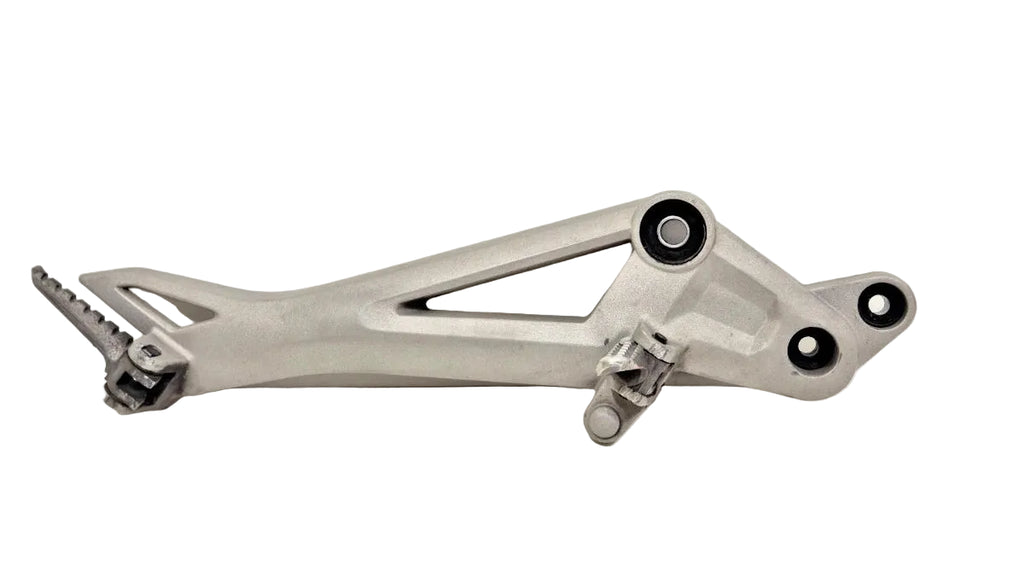 Platine repose pieds droite Ducati Monster 696 / 796 / 1100 82411441B