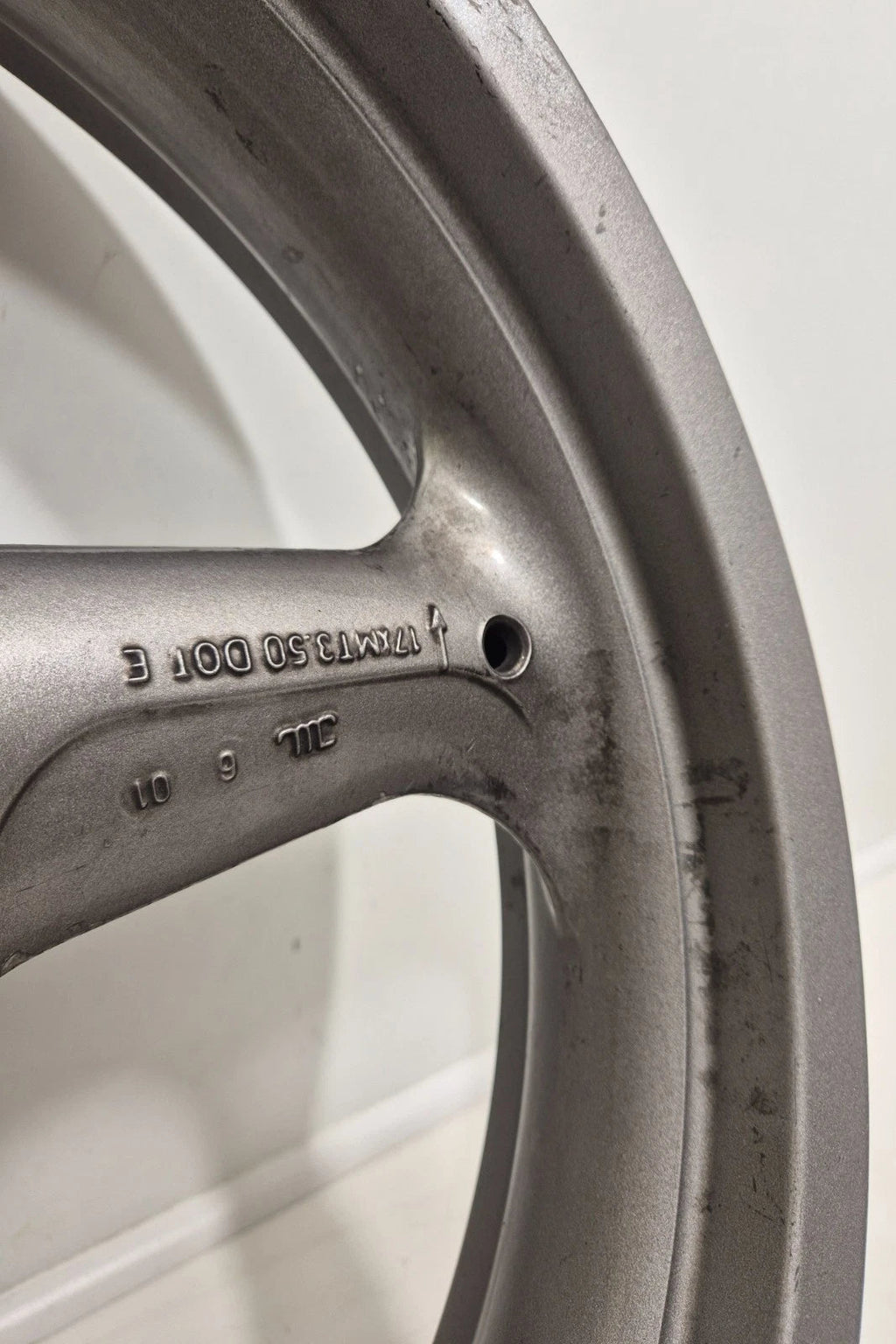 Jante / roue avant Ducati Monster / Supersport 620 / 750 / 800 / 900 / 1000
