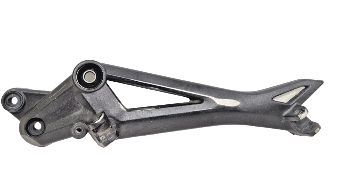Platine repose pieds gauche Ducati Monster 696 / 796 / 1100 82411451C
